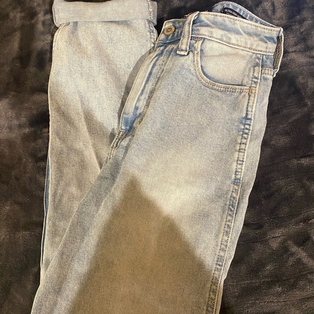 hollister Mom jeans (high waisted)